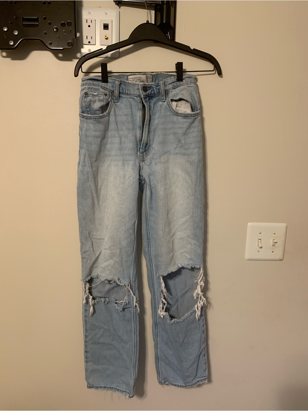 Abercrombie & Fitch Light Blue Distressed Straight Leg Jeans. Size S